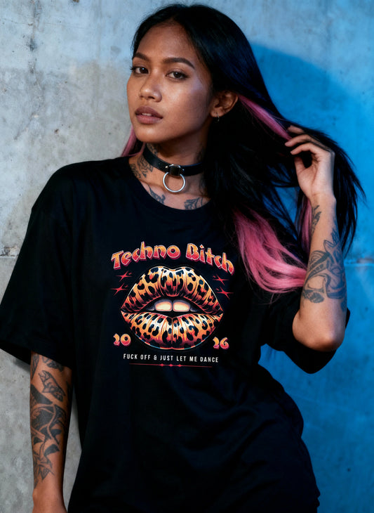 Techno Bitch Lips - Premium T-Shirt